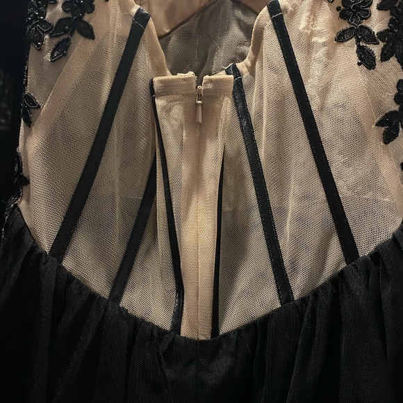 Beautiful strapless dress. - Picture 6 of 8